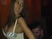 Danza slut bosniaca con scivolamento del capezzolo