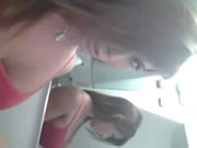 Latina tettona flirta nel bagno dell'aereo