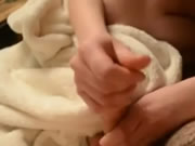Perfetto primo piano masturbazione con la mano